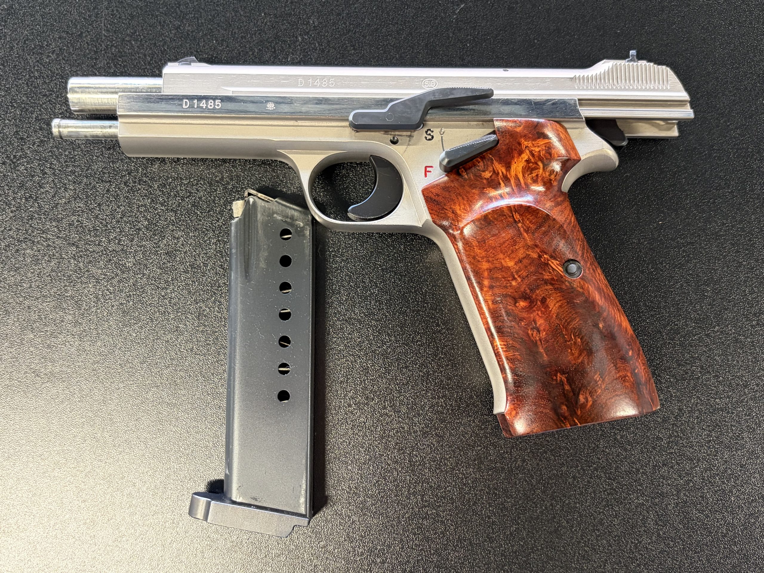 Rabljeni SIG P210-4 BGS Waffen Oschatz Tuning 5" – kalibar 9x19 mm - Slika 4